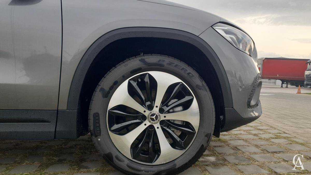 MERCEDES-BENZ GLA 200 4Matic