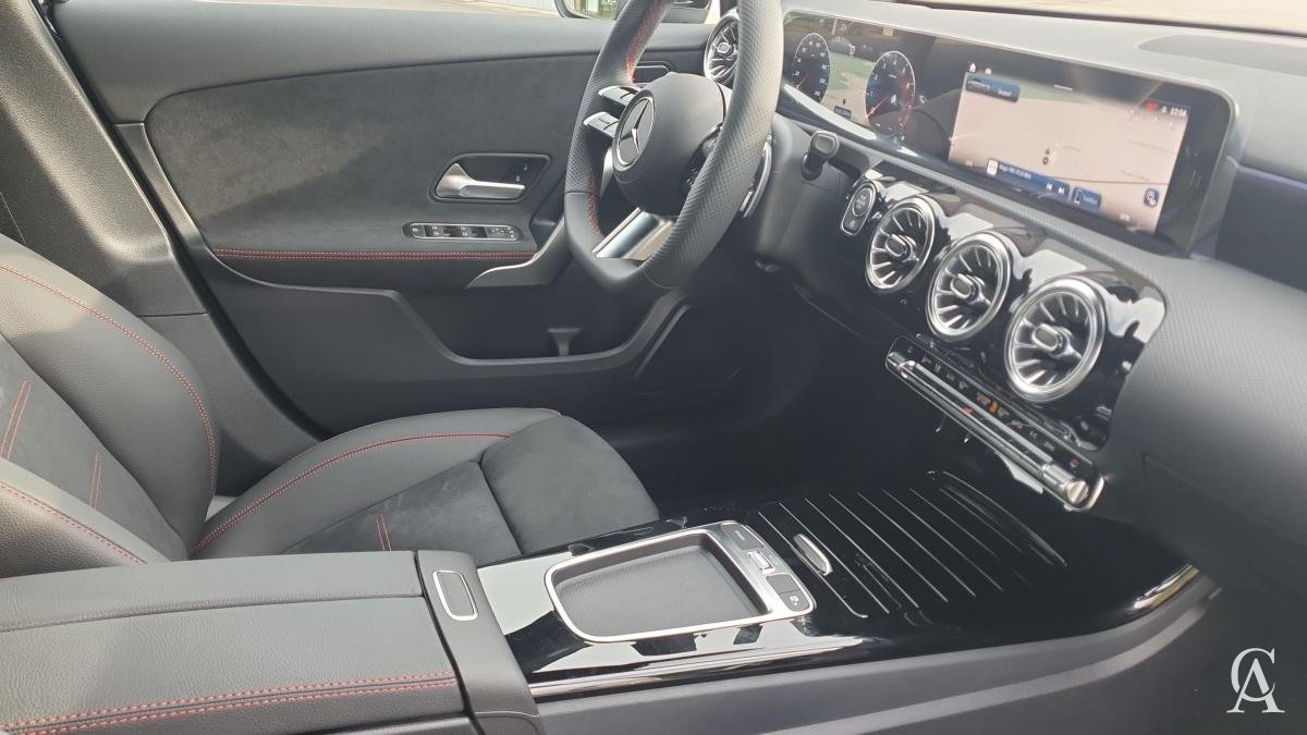 MERCEDES-BENZ A 200