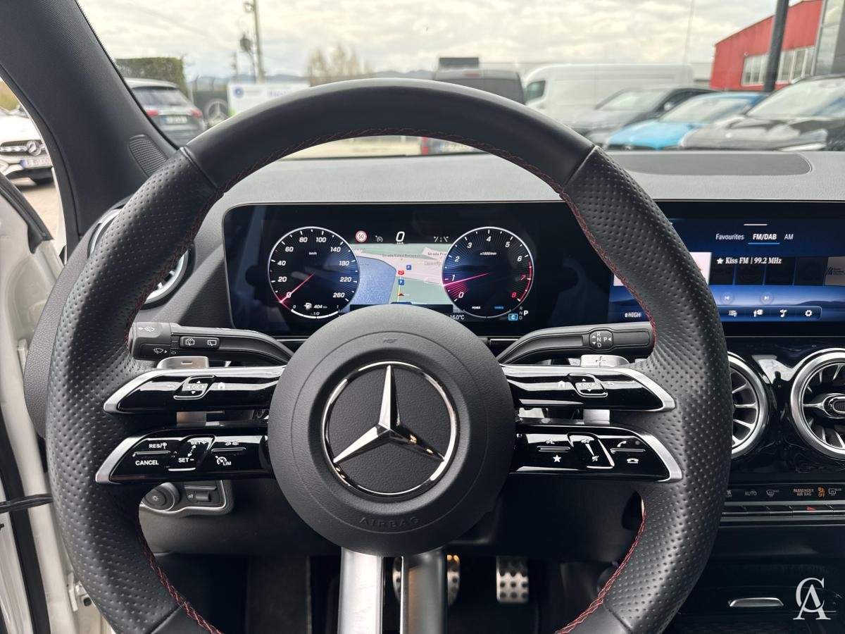 MERCEDES-BENZ GLA 220 4MATIC