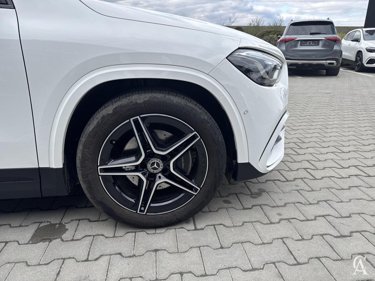 MERCEDES-BENZ GLA 220 4MATIC