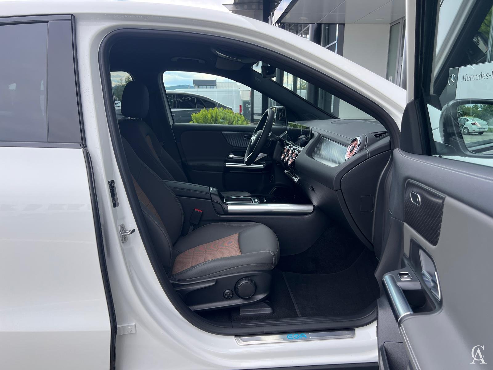 MERCEDES-BENZ EQA 250 +