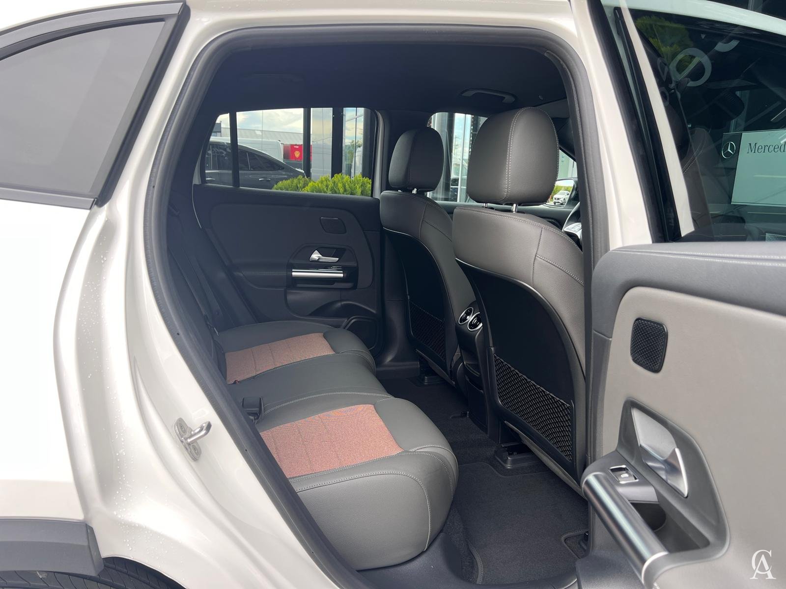 MERCEDES-BENZ EQA 250 +