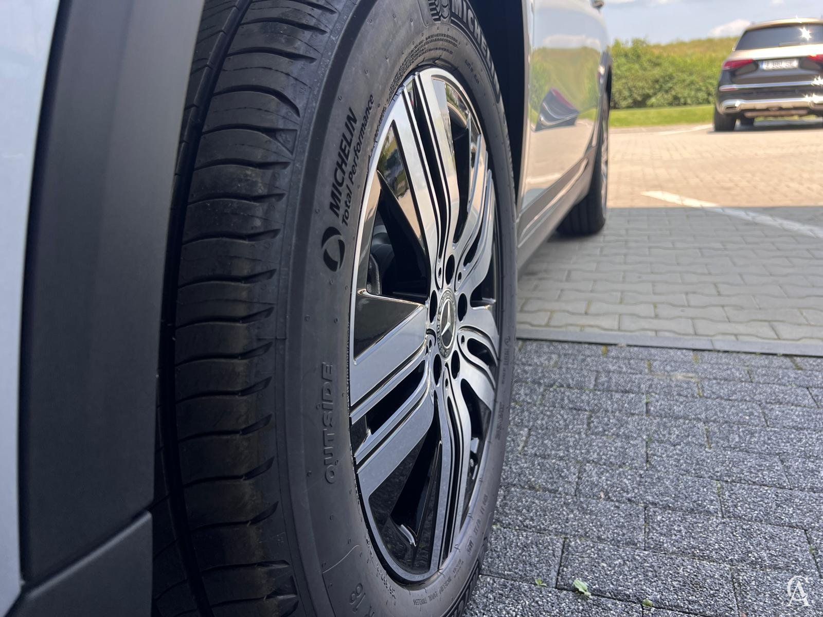 MERCEDES-BENZ EQA 250 +