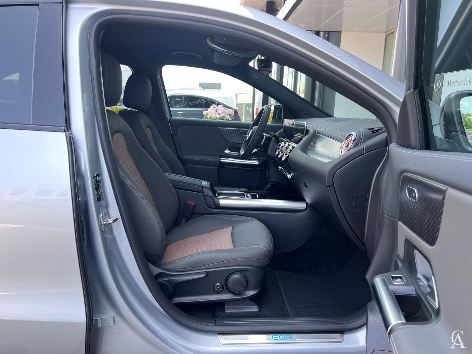 MERCEDES-BENZ EQA 250 +