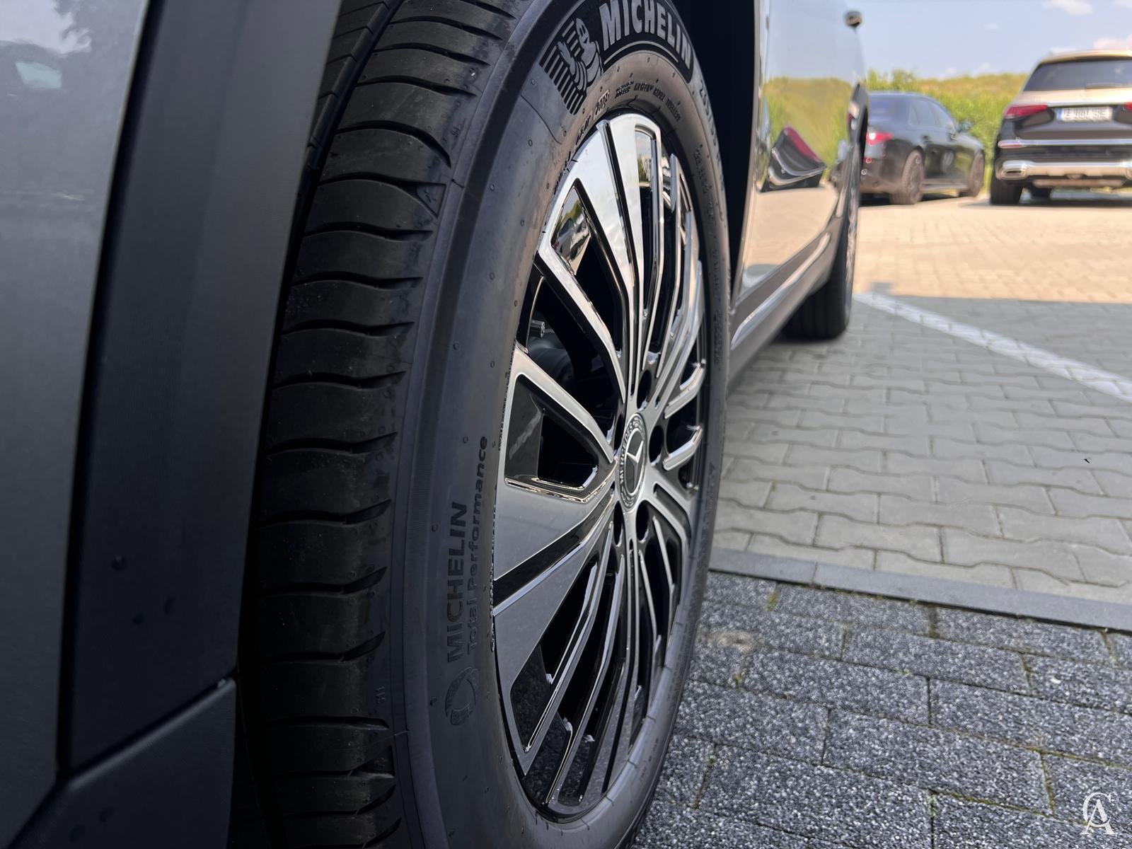 MERCEDES-BENZ EQA 250 +