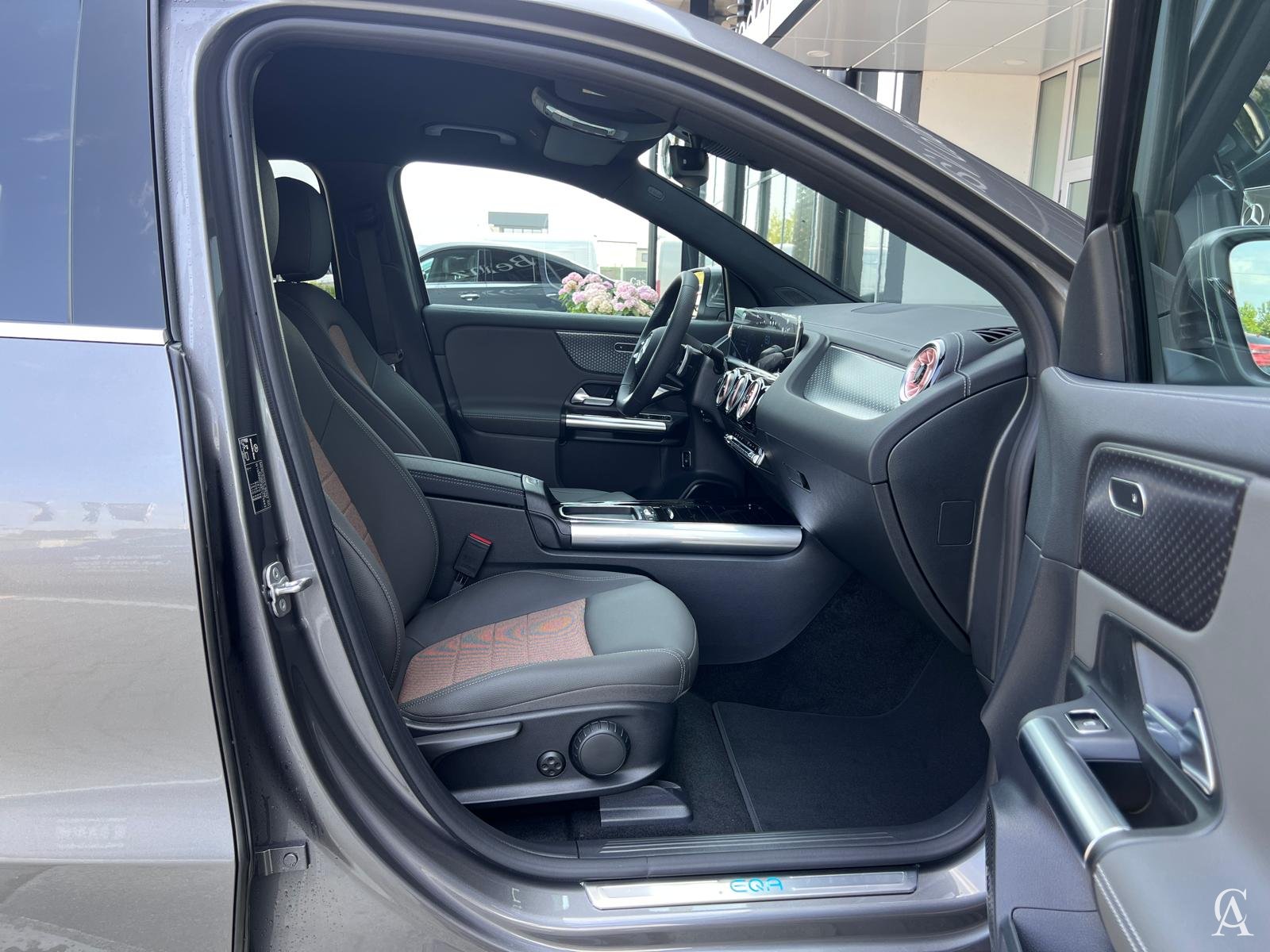 MERCEDES-BENZ EQA 250 +