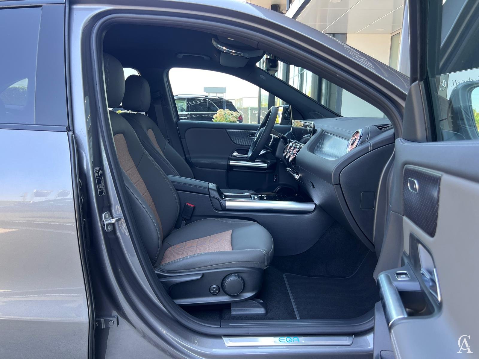 MERCEDES-BENZ EQA 250 +
