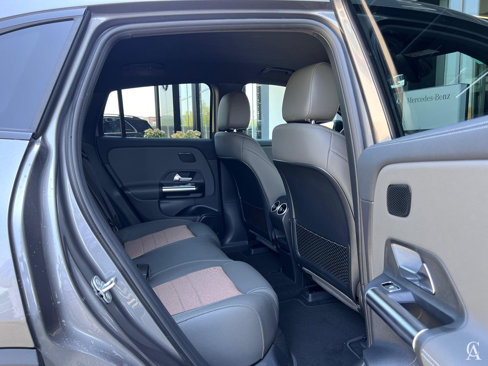 MERCEDES-BENZ EQA 250 +