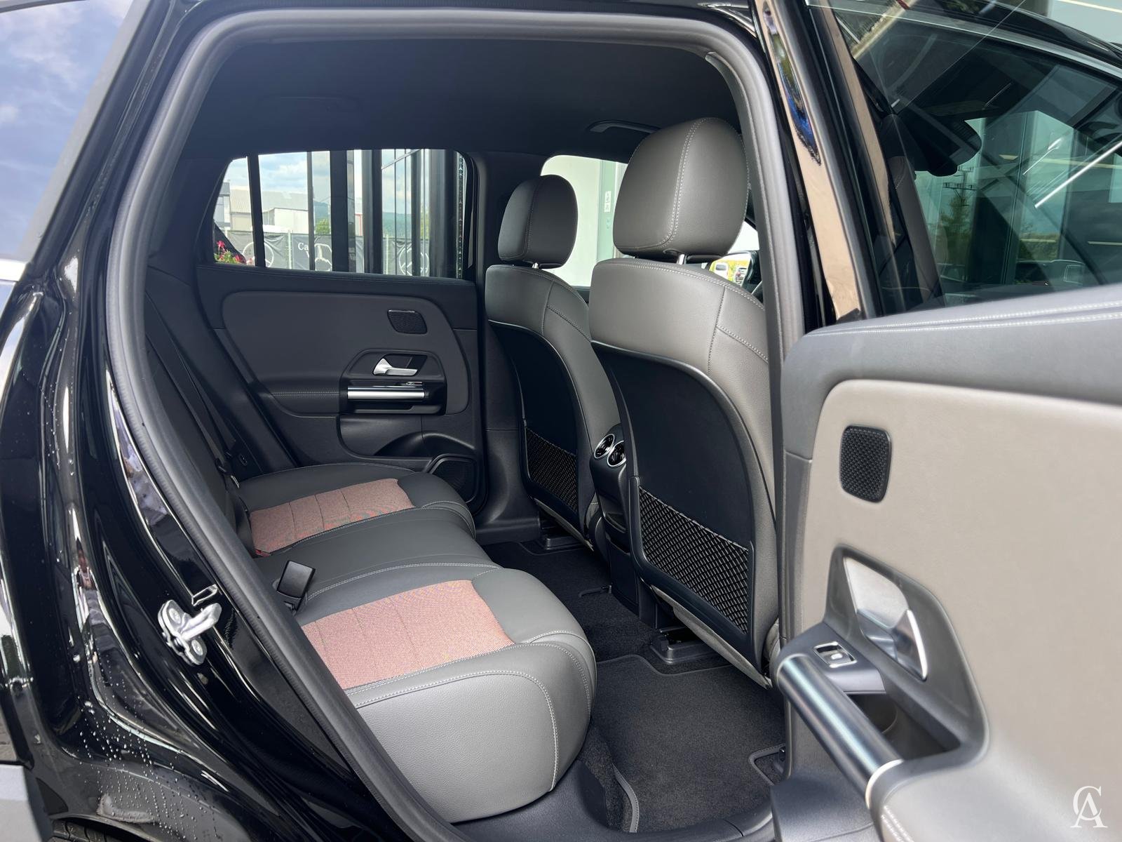 MERCEDES-BENZ EQA 250 +