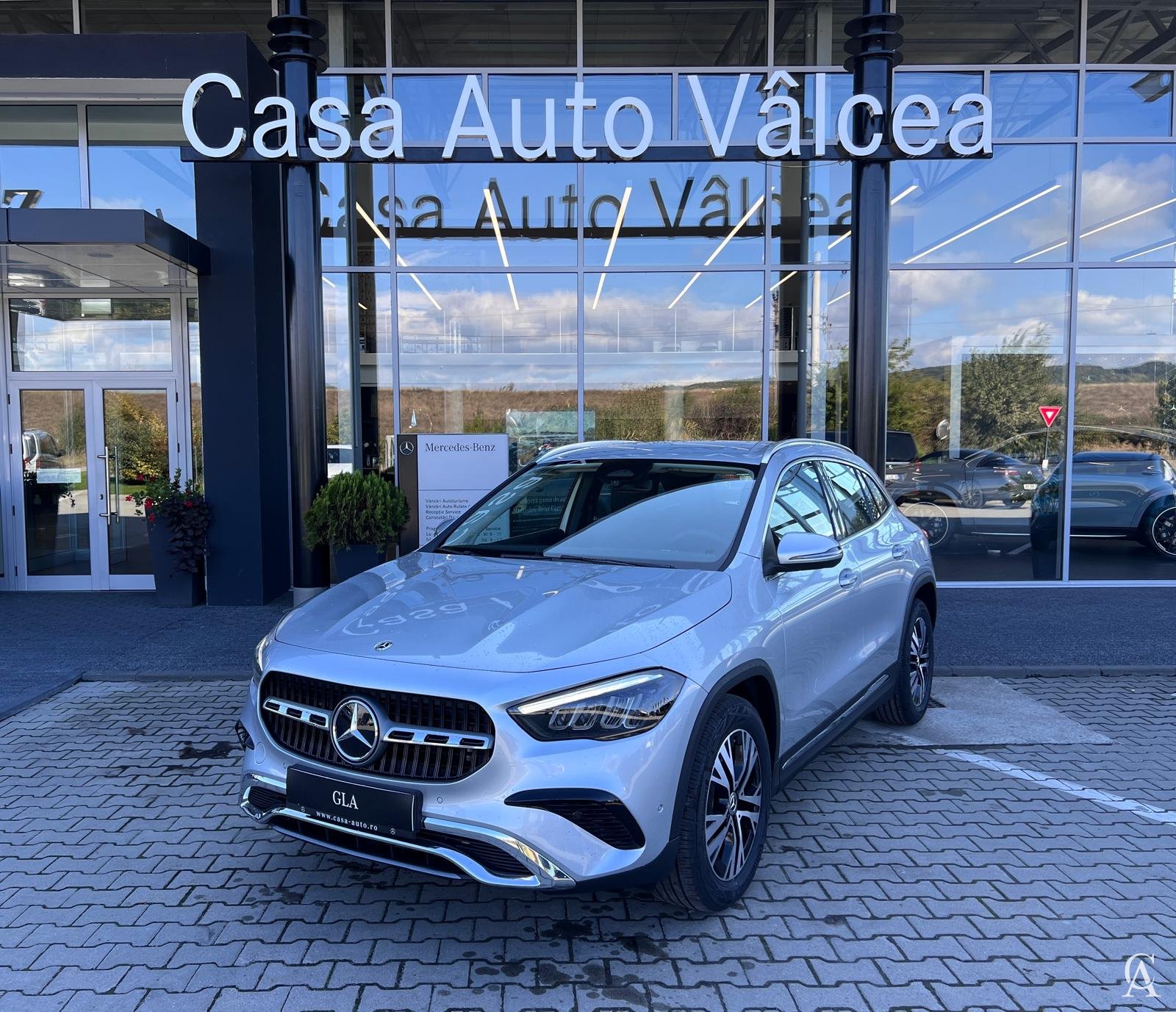 MERCEDES-BENZ GLA 180