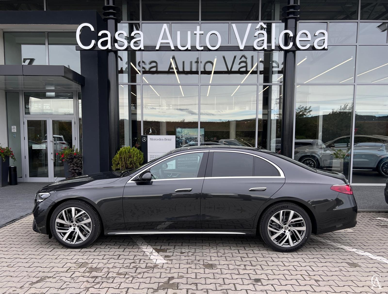 MERCEDES-BENZ E 200 4MATIC Limuzina