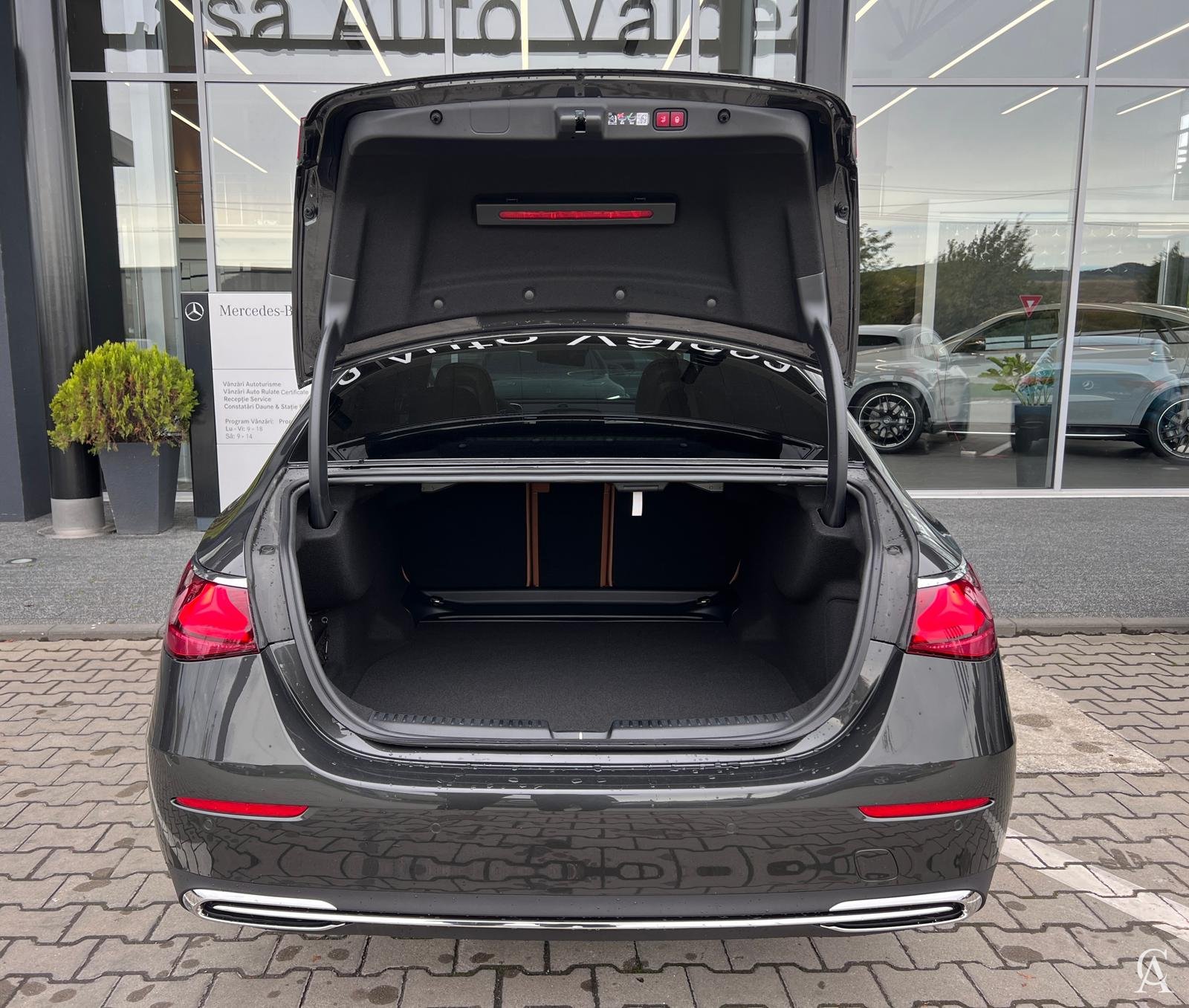 MERCEDES-BENZ E 200 4MATIC Limuzina
