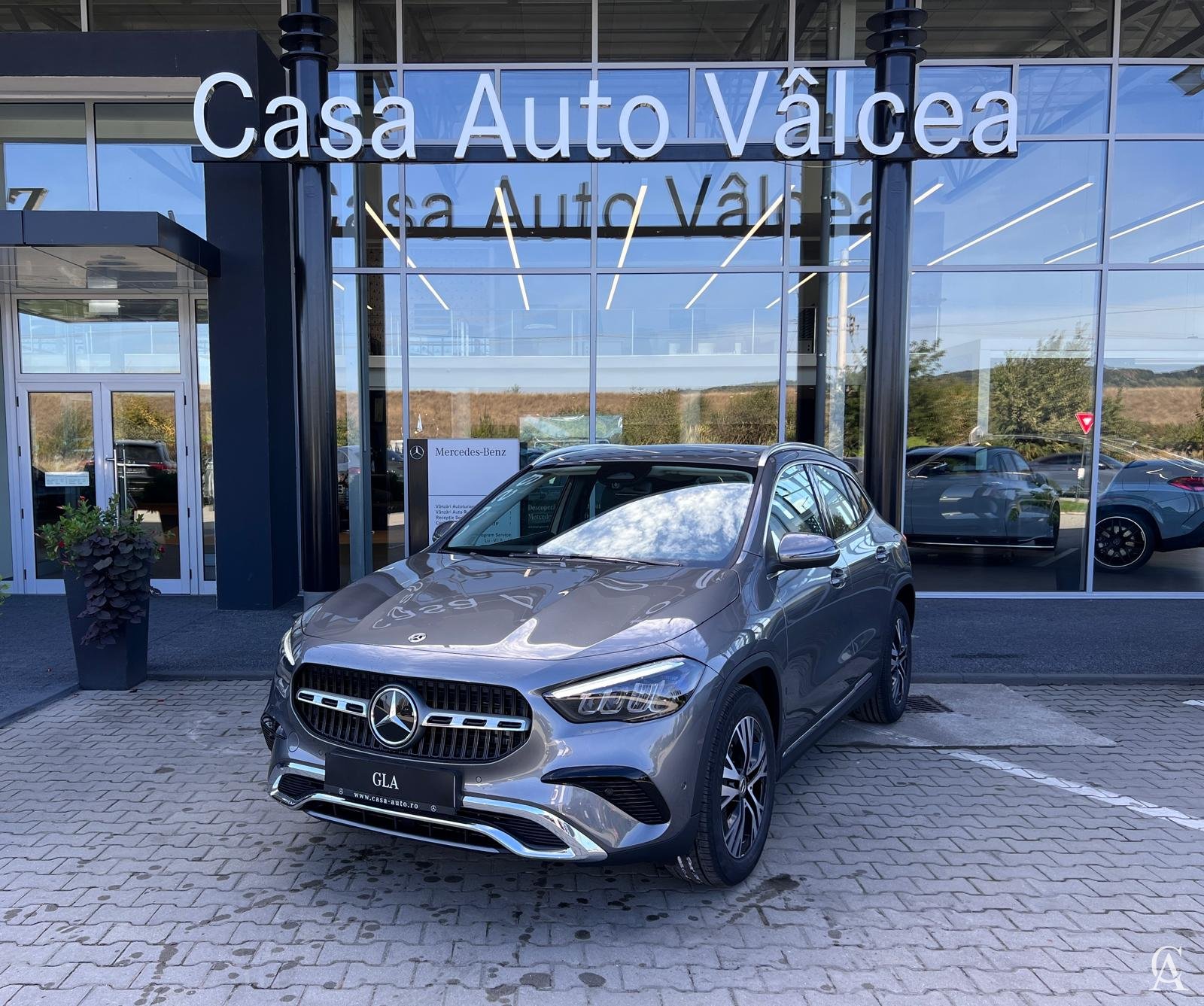 MERCEDES-BENZ GLA 180