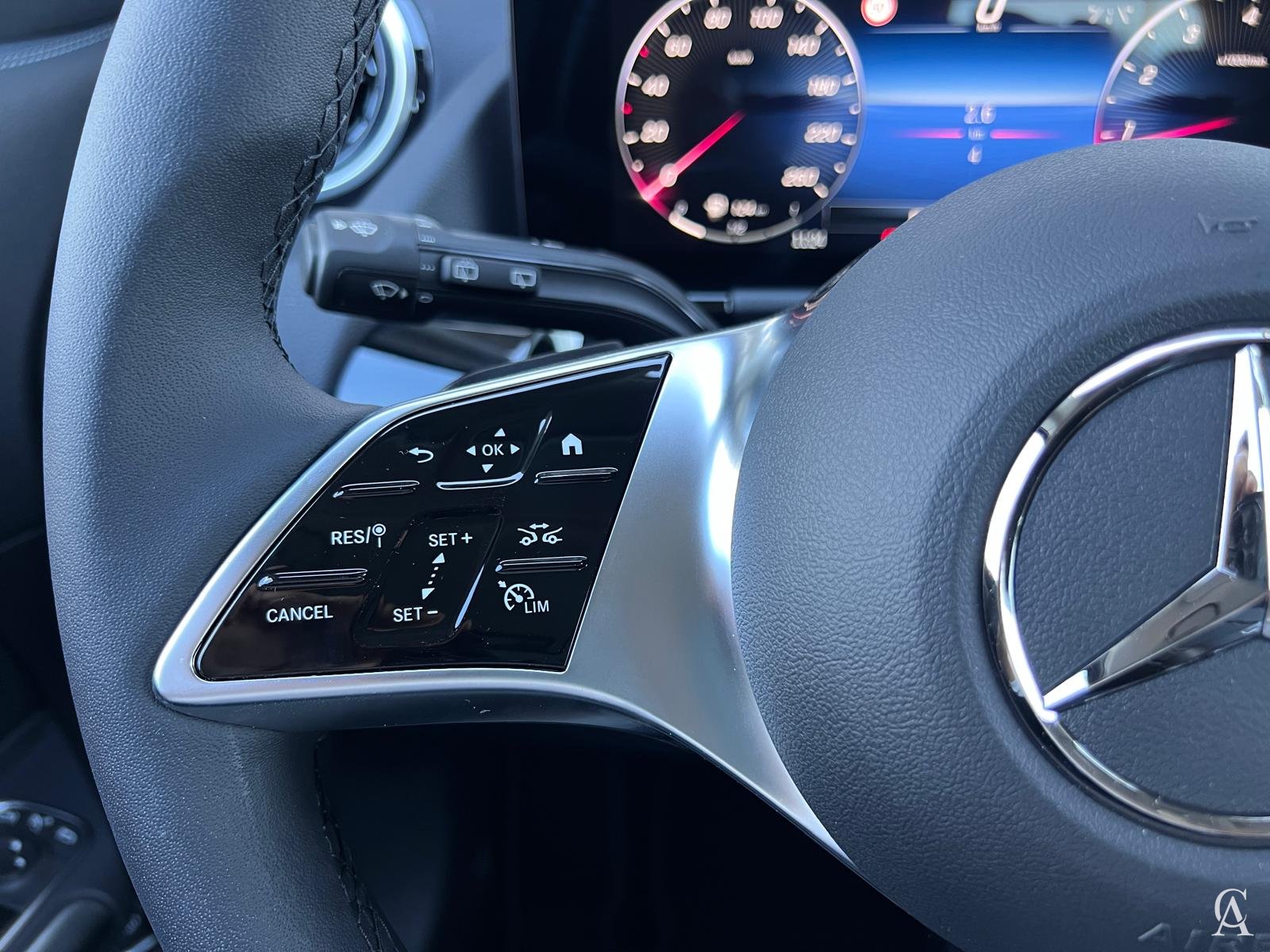 MERCEDES-BENZ GLA 180