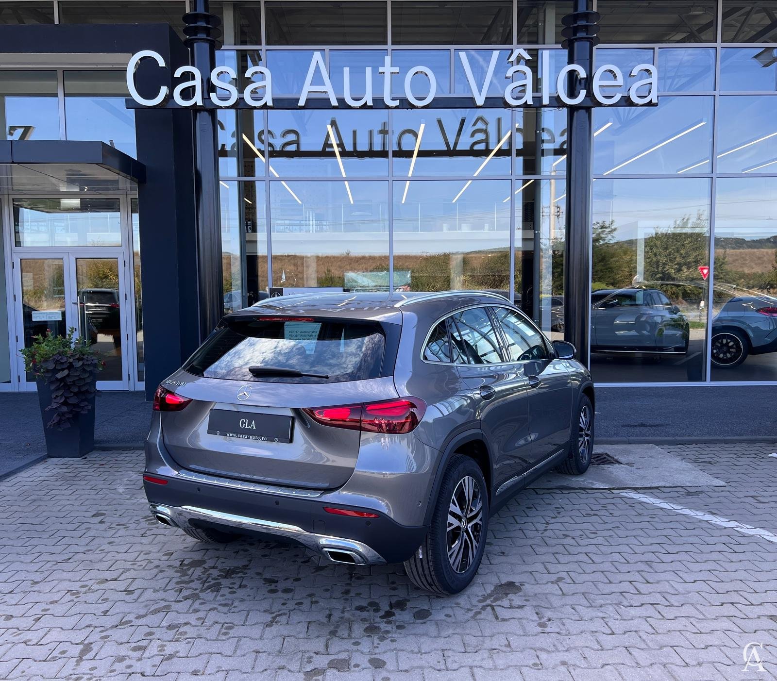 MERCEDES-BENZ GLA 180