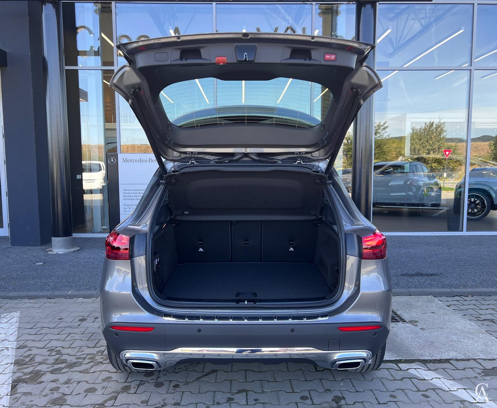 MERCEDES-BENZ GLA 180