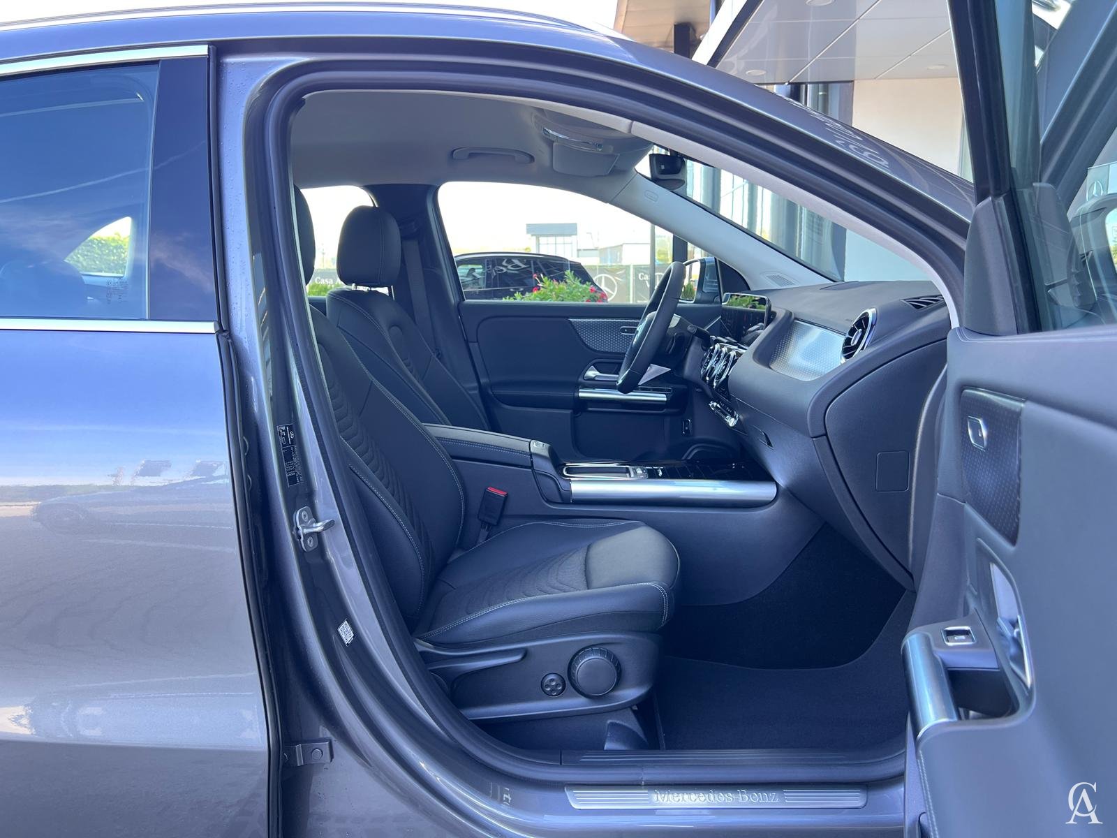 MERCEDES-BENZ GLA 180